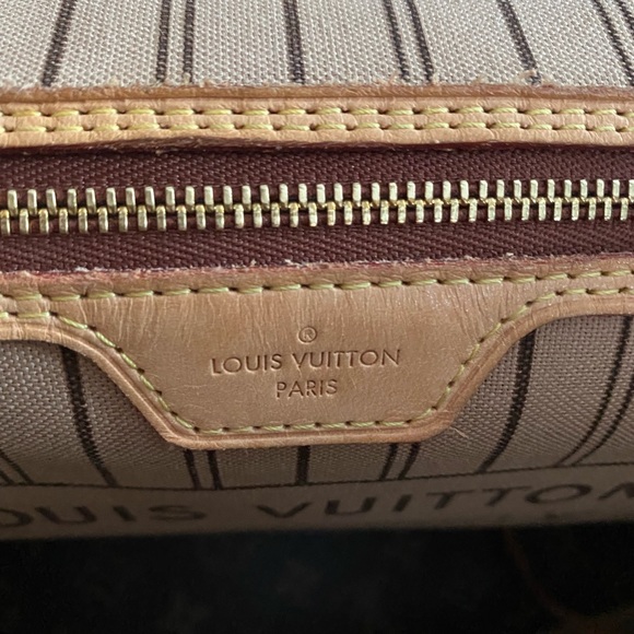 SOLD Louis Vuitton Neverfull MM with Pouch - Picture 9 of 14